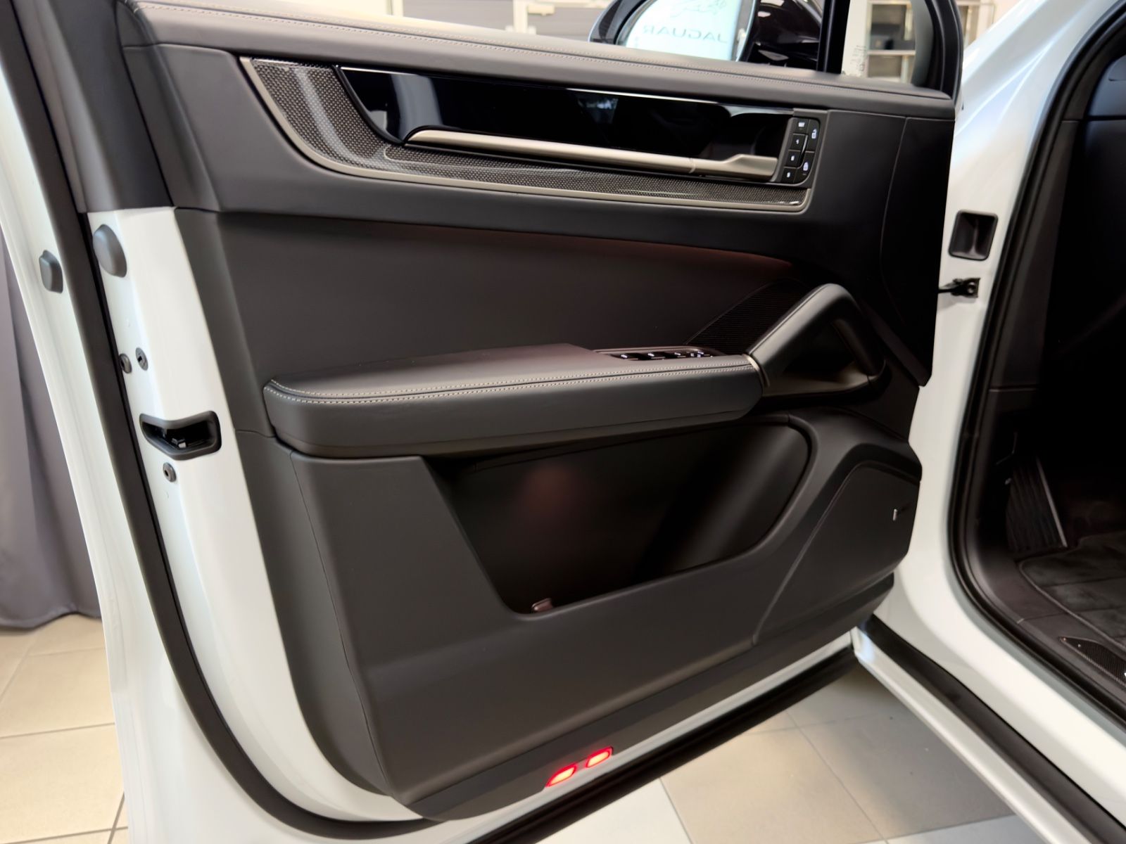 Fahrzeugabbildung Porsche CAYENNE COUPE TURBO E-HYBRID CERAMIC CARBON FULL
