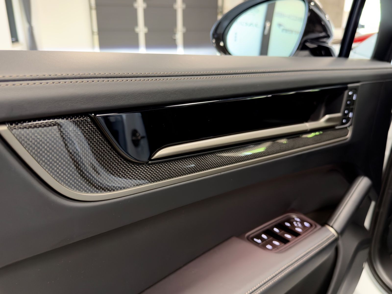 Fahrzeugabbildung Porsche CAYENNE COUPE TURBO E-HYBRID CERAMIC CARBON FULL