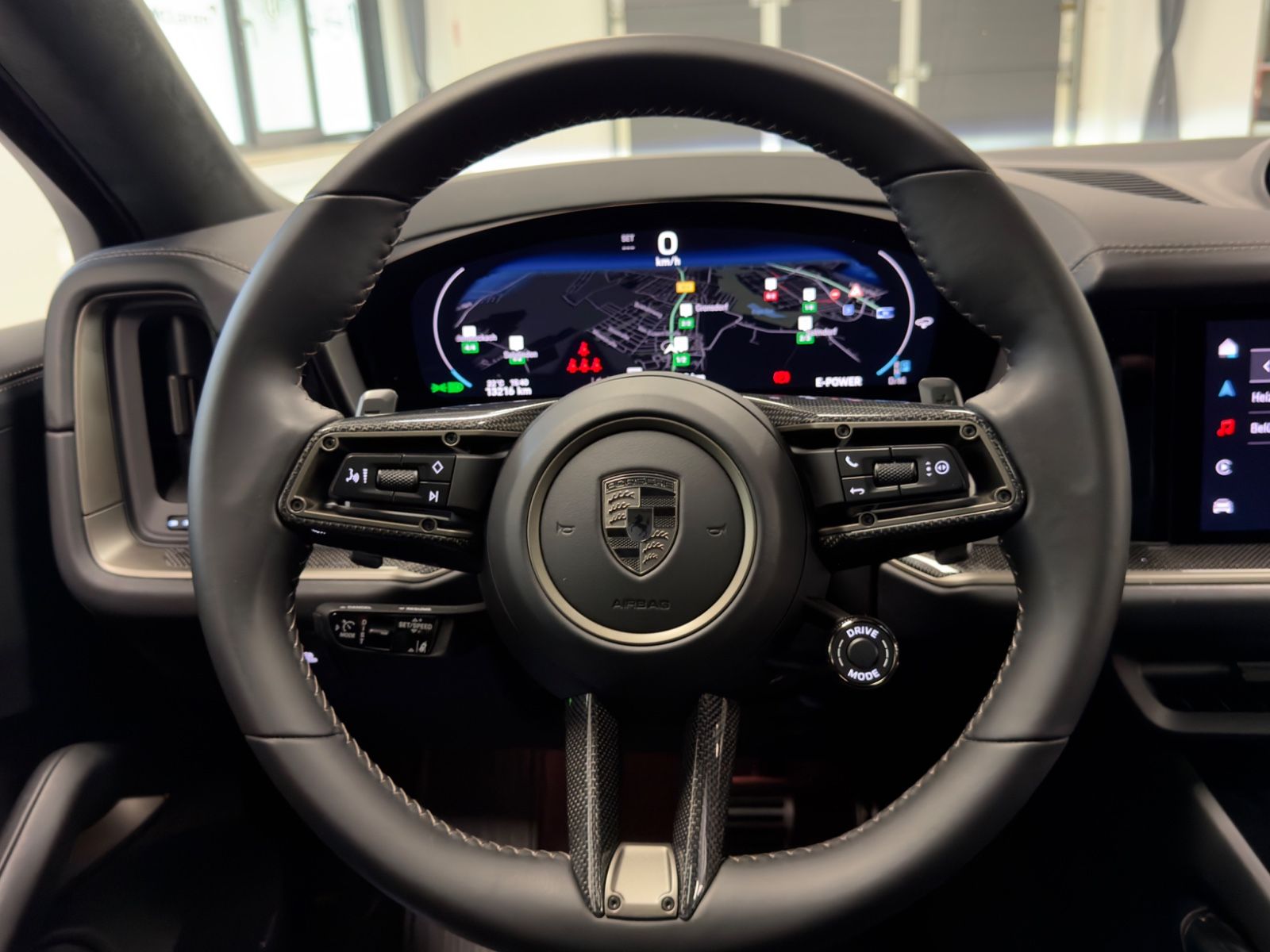 Fahrzeugabbildung Porsche CAYENNE COUPE TURBO E-HYBRID CERAMIC CARBON FULL