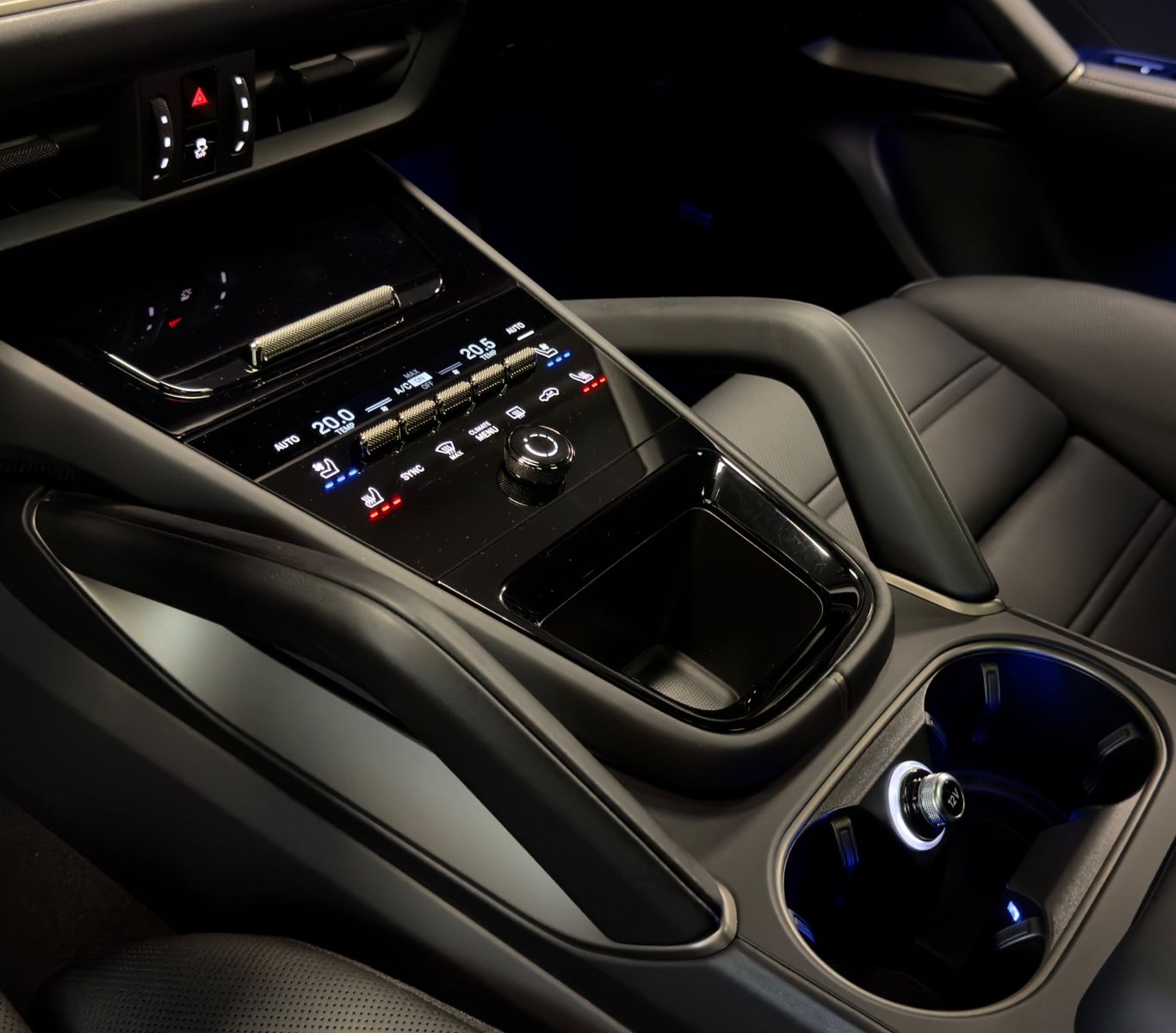 Fahrzeugabbildung Porsche CAYENNE COUPE TURBO E-HYBRID CERAMIC CARBON FULL