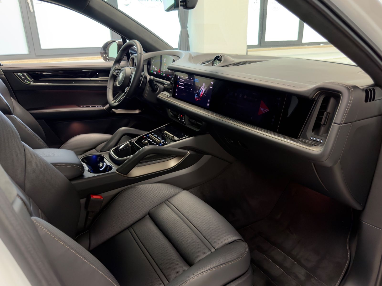 Fahrzeugabbildung Porsche CAYENNE COUPE TURBO E-HYBRID CERAMIC CARBON FULL