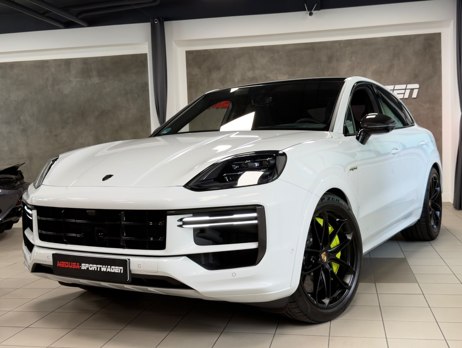 Fahrzeugabbildung Porsche CAYENNE COUPE TURBO E-HYBRID CERAMIC CARBON FULL