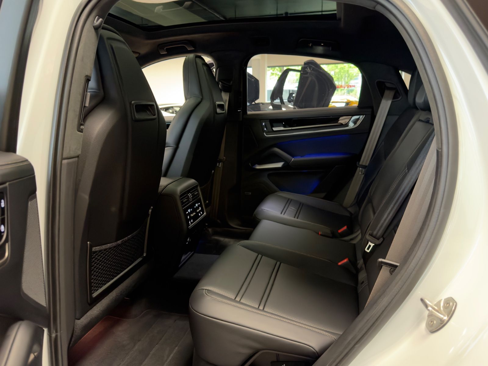 Fahrzeugabbildung Porsche CAYENNE COUPE TURBO E-HYBRID CERAMIC CARBON FULL