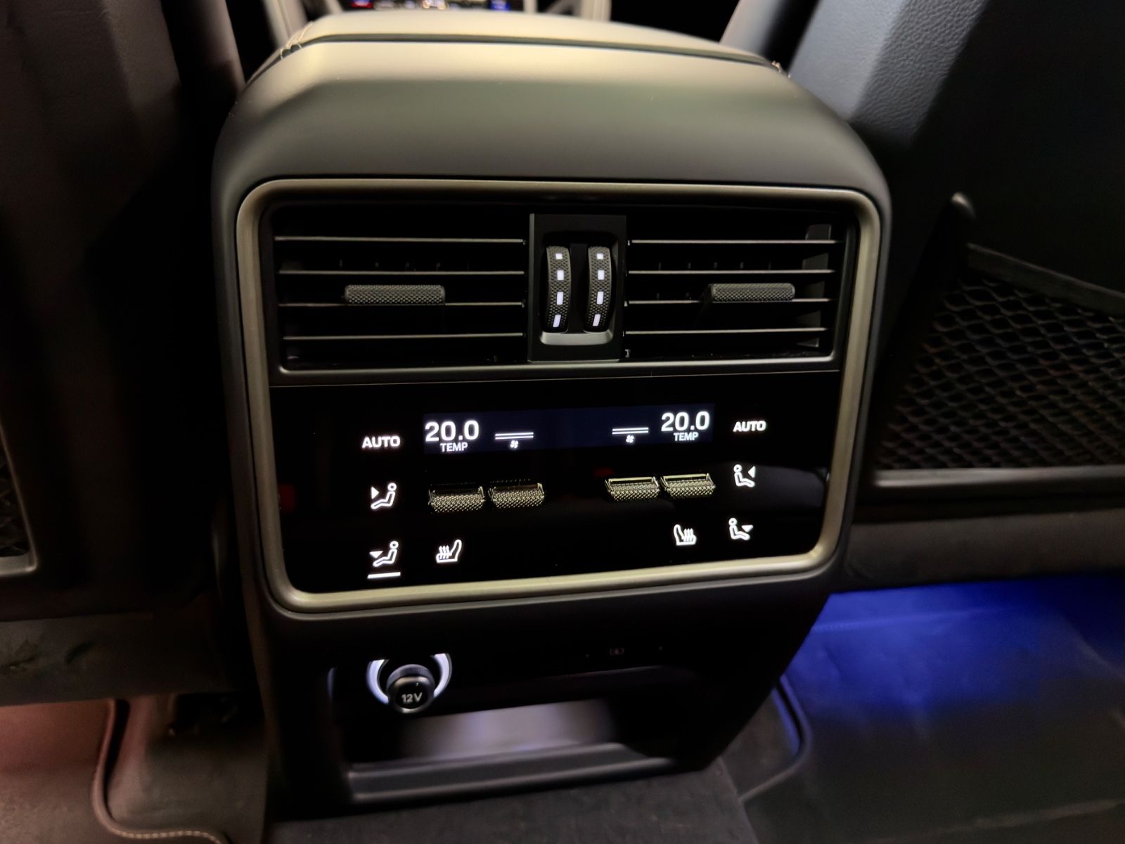 Fahrzeugabbildung Porsche CAYENNE COUPE TURBO E-HYBRID CERAMIC CARBON FULL