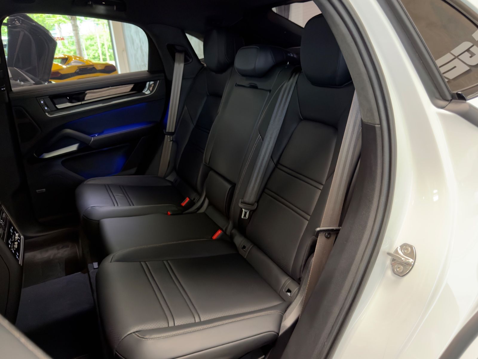 Fahrzeugabbildung Porsche CAYENNE COUPE TURBO E-HYBRID CERAMIC CARBON FULL