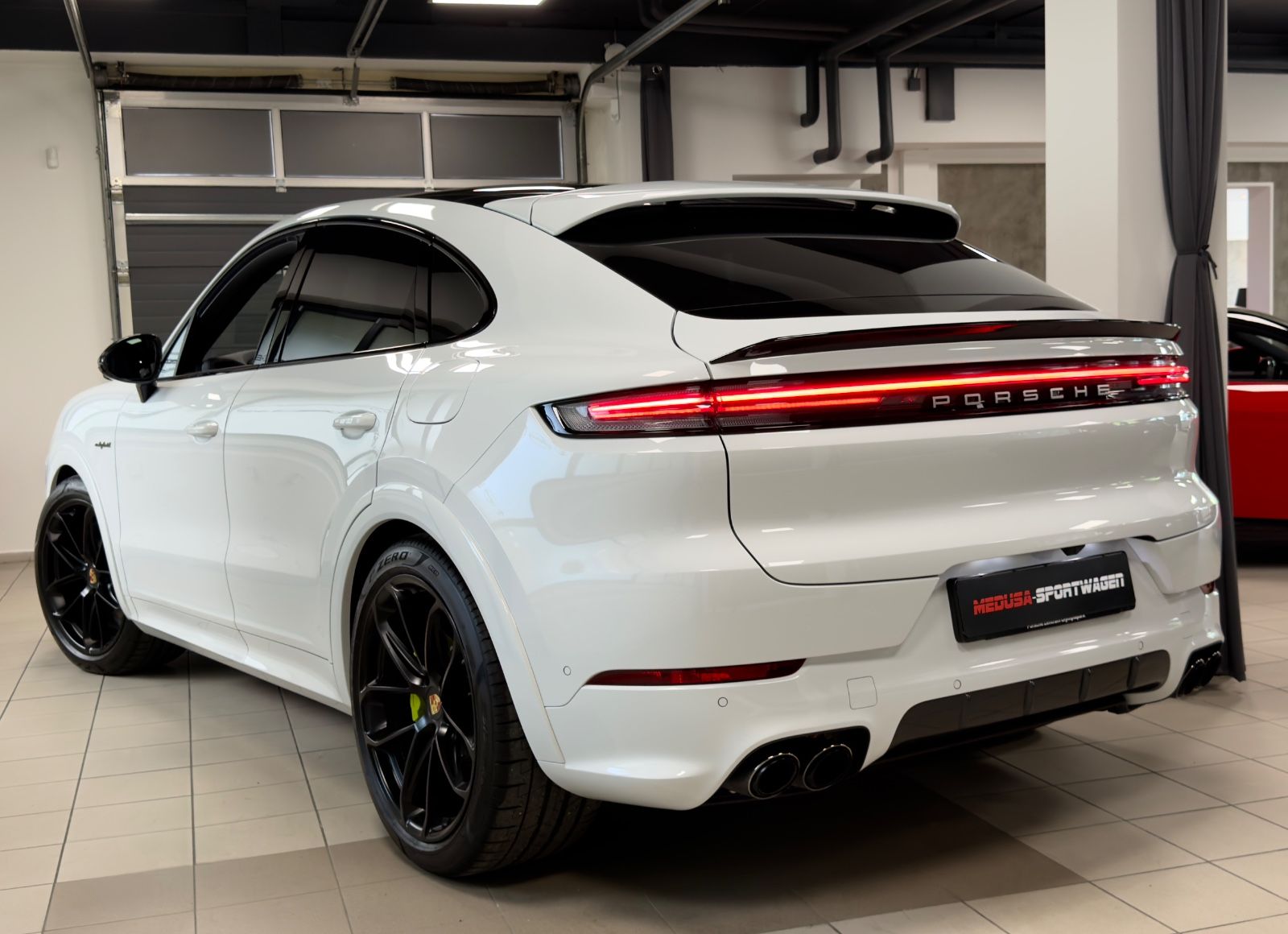 Fahrzeugabbildung Porsche CAYENNE COUPE TURBO E-HYBRID CERAMIC CARBON FULL