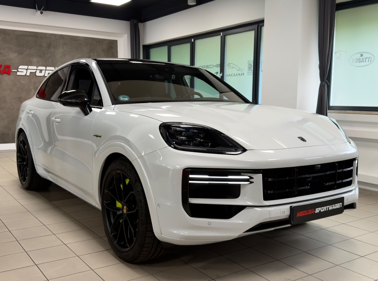 Fahrzeugabbildung Porsche CAYENNE COUPE TURBO E-HYBRID CERAMIC CARBON FULL