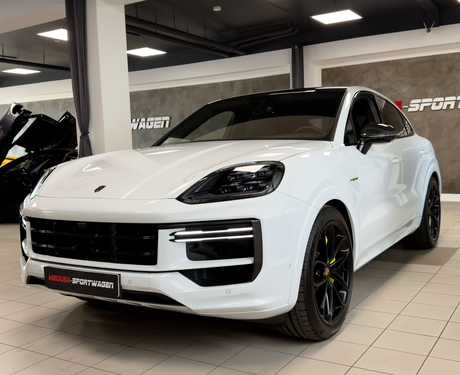 Fahrzeugabbildung Porsche CAYENNE COUPE TURBO E-HYBRID CERAMIC CARBON FULL