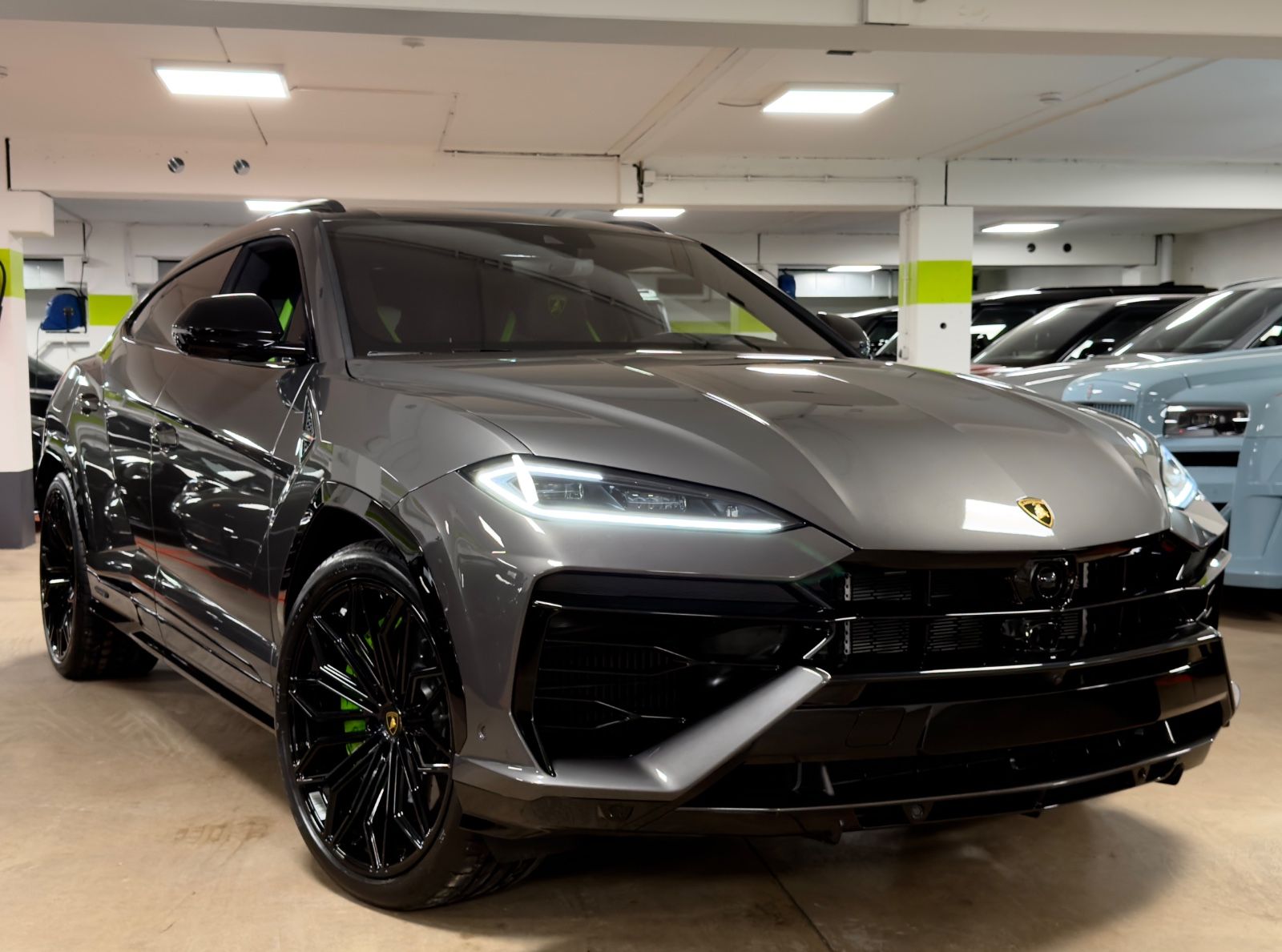 Fahrzeugabbildung Lamborghini URUS SE MASSAGE HEADUP B&O PANO STYLEPACK FULL