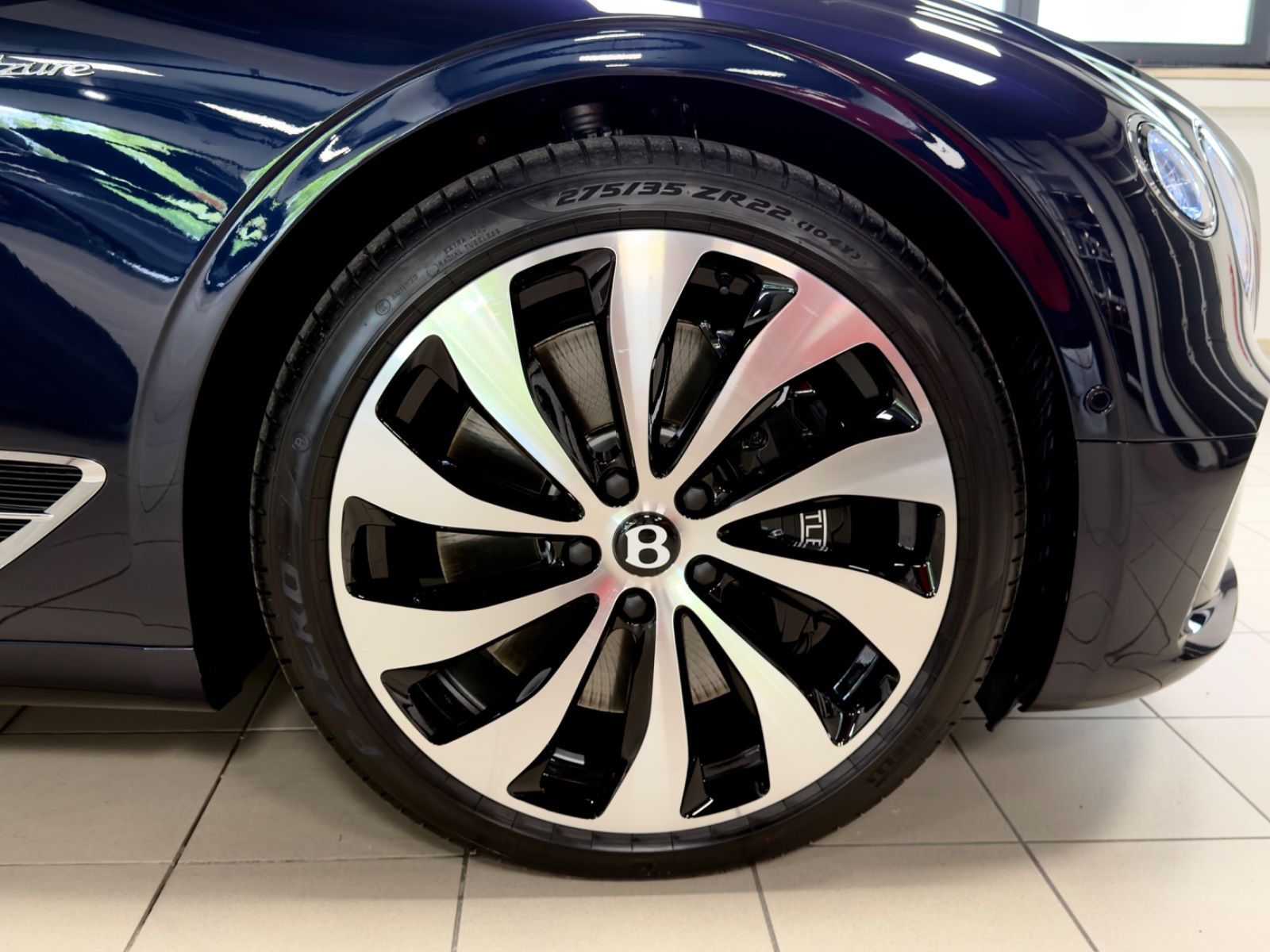 Fahrzeugabbildung Bentley CONTINENTAL GT AZURE V8 MULLINER NAIM PANO NEW!