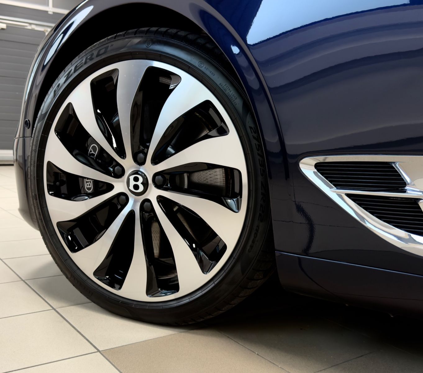 Fahrzeugabbildung Bentley CONTINENTAL GT AZURE V8 MULLINER NAIM PANO NEW!