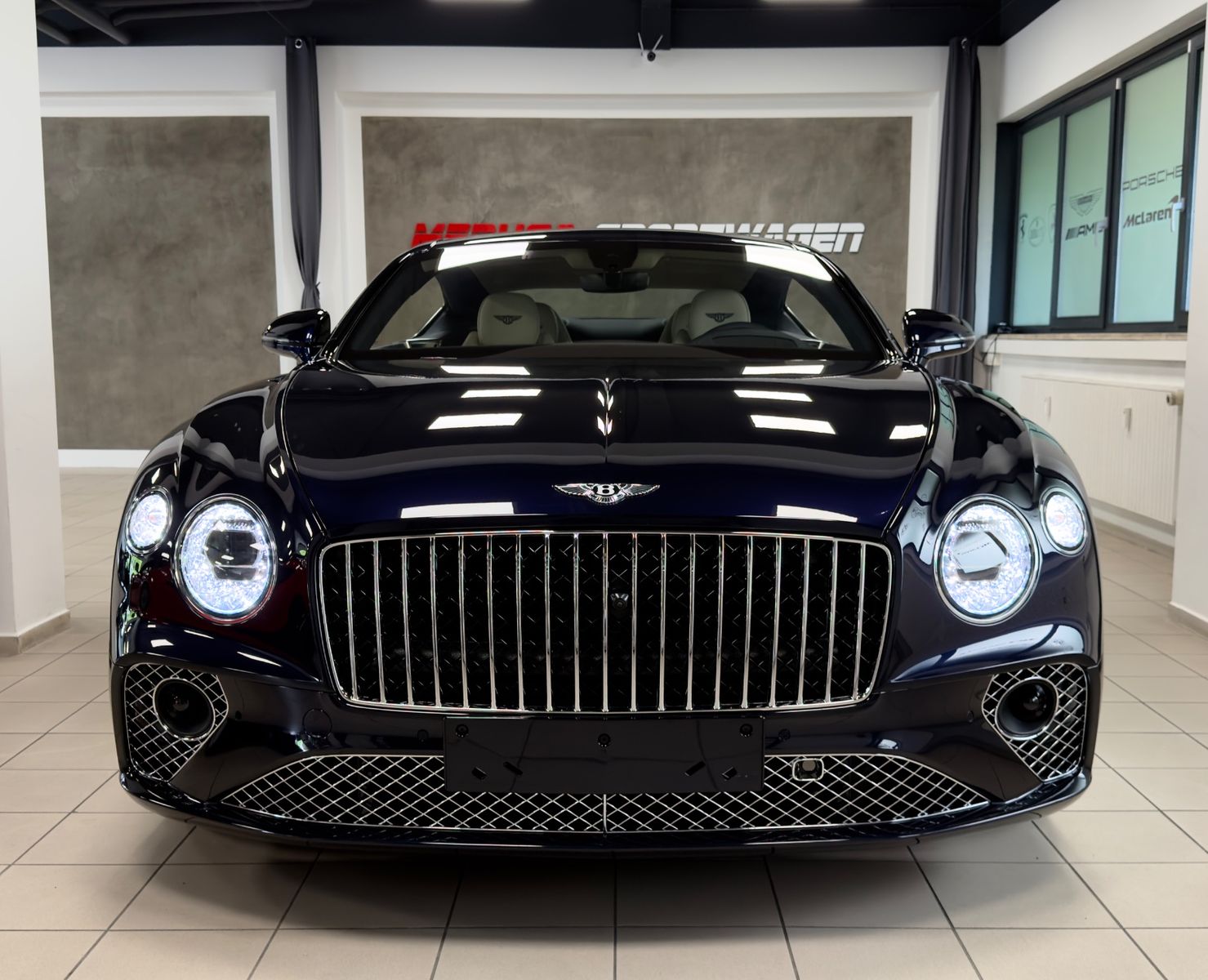 Fahrzeugabbildung Bentley CONTINENTAL GT AZURE V8 MULLINER NAIM PANO NEW!