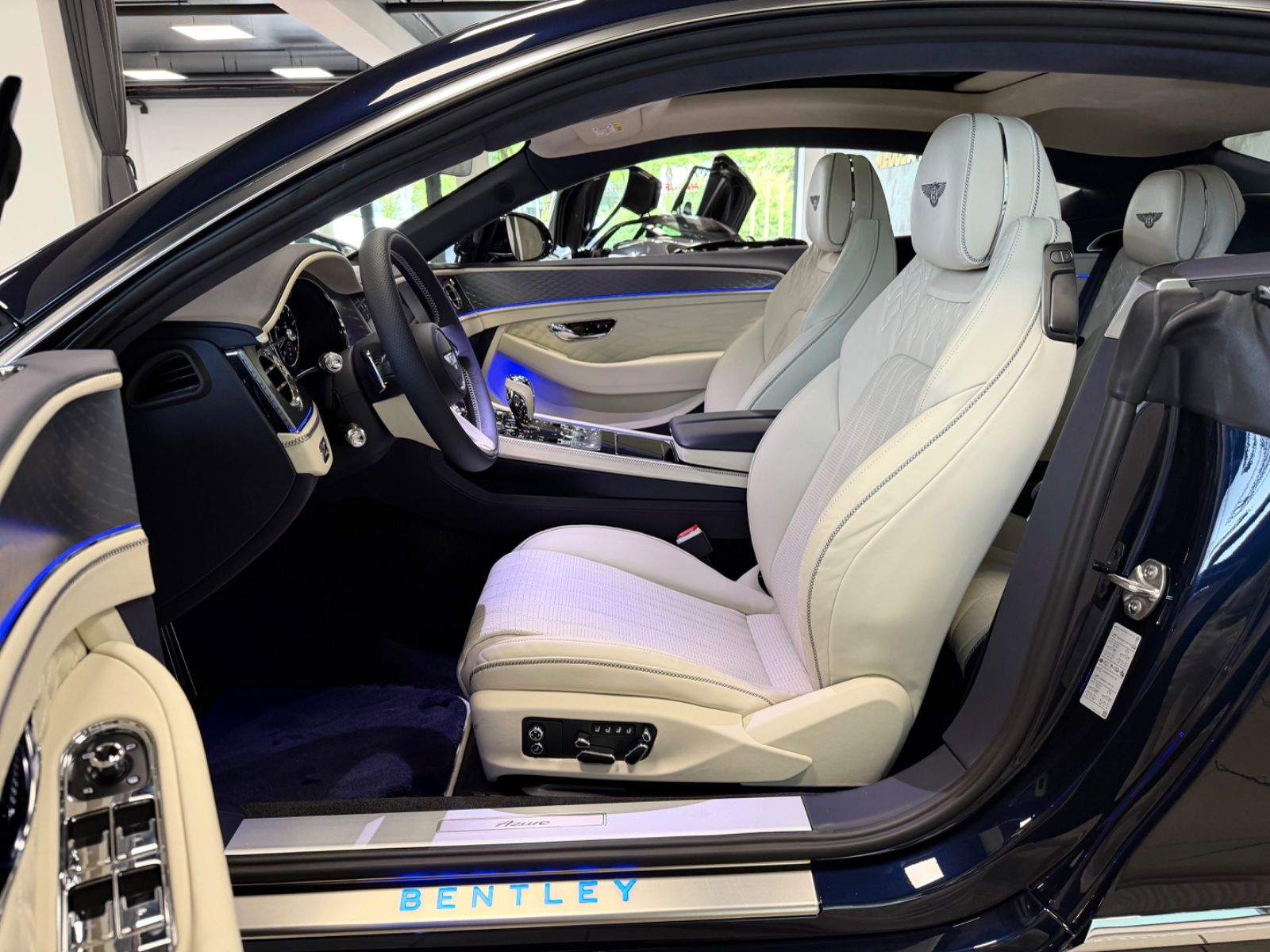 Fahrzeugabbildung Bentley CONTINENTAL GT AZURE V8 MULLINER NAIM PANO NEW!