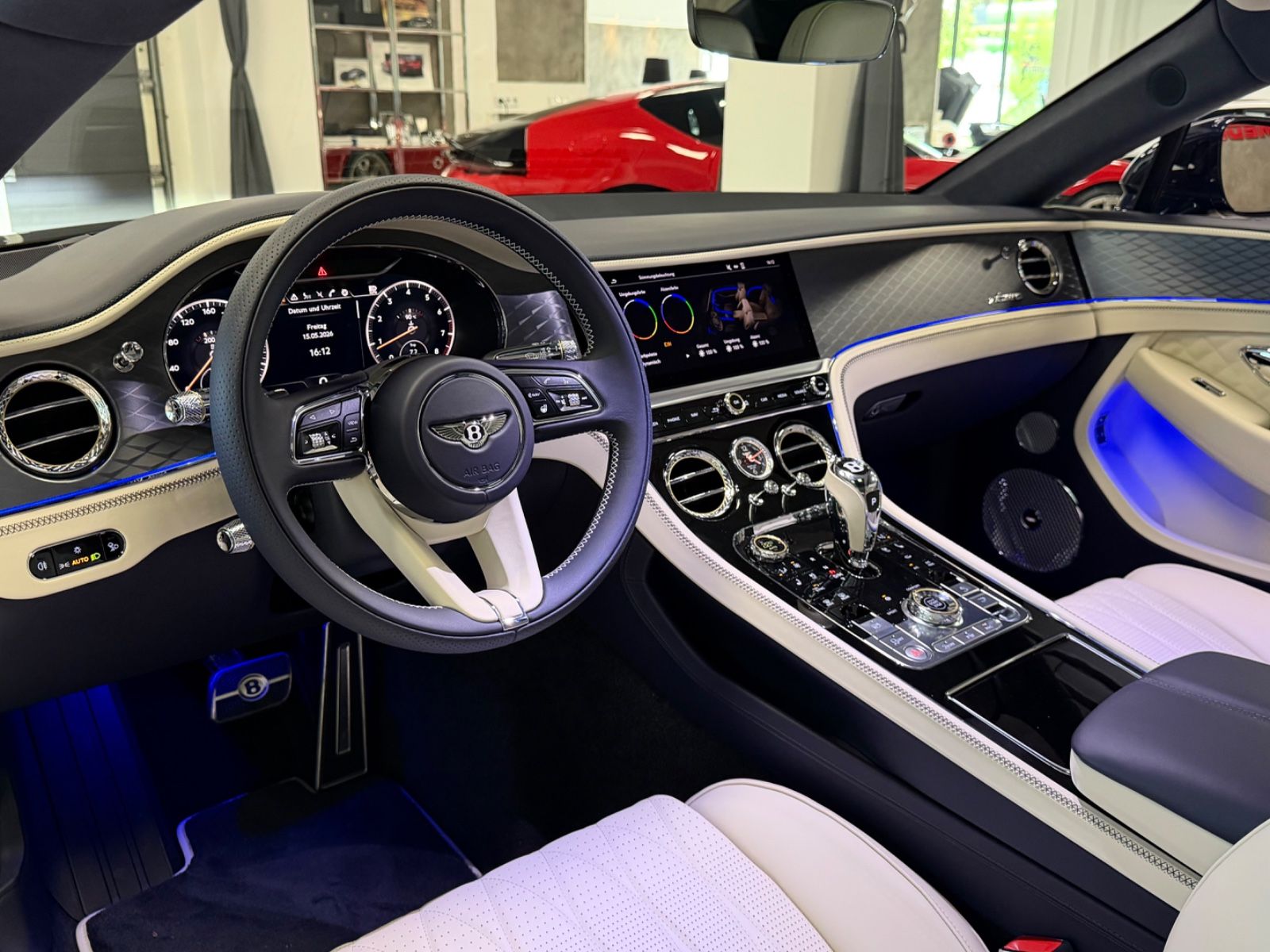 Fahrzeugabbildung Bentley CONTINENTAL GT AZURE V8 MULLINER NAIM PANO NEW!