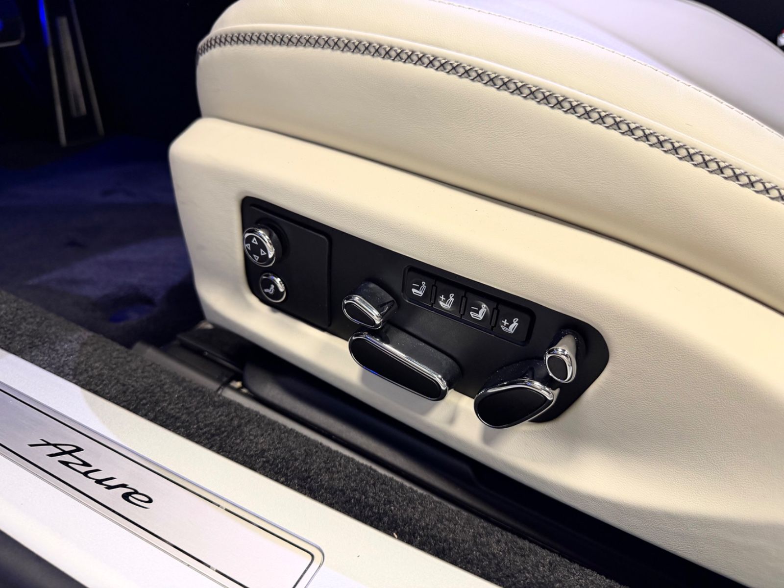 Fahrzeugabbildung Bentley CONTINENTAL GT AZURE V8 MULLINER NAIM PANO NEW!