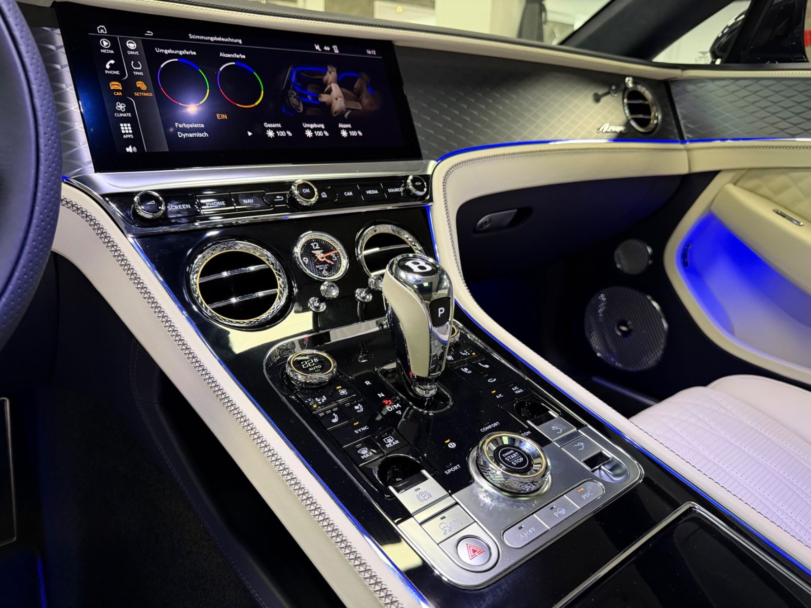 Fahrzeugabbildung Bentley CONTINENTAL GT AZURE V8 MULLINER NAIM PANO NEW!