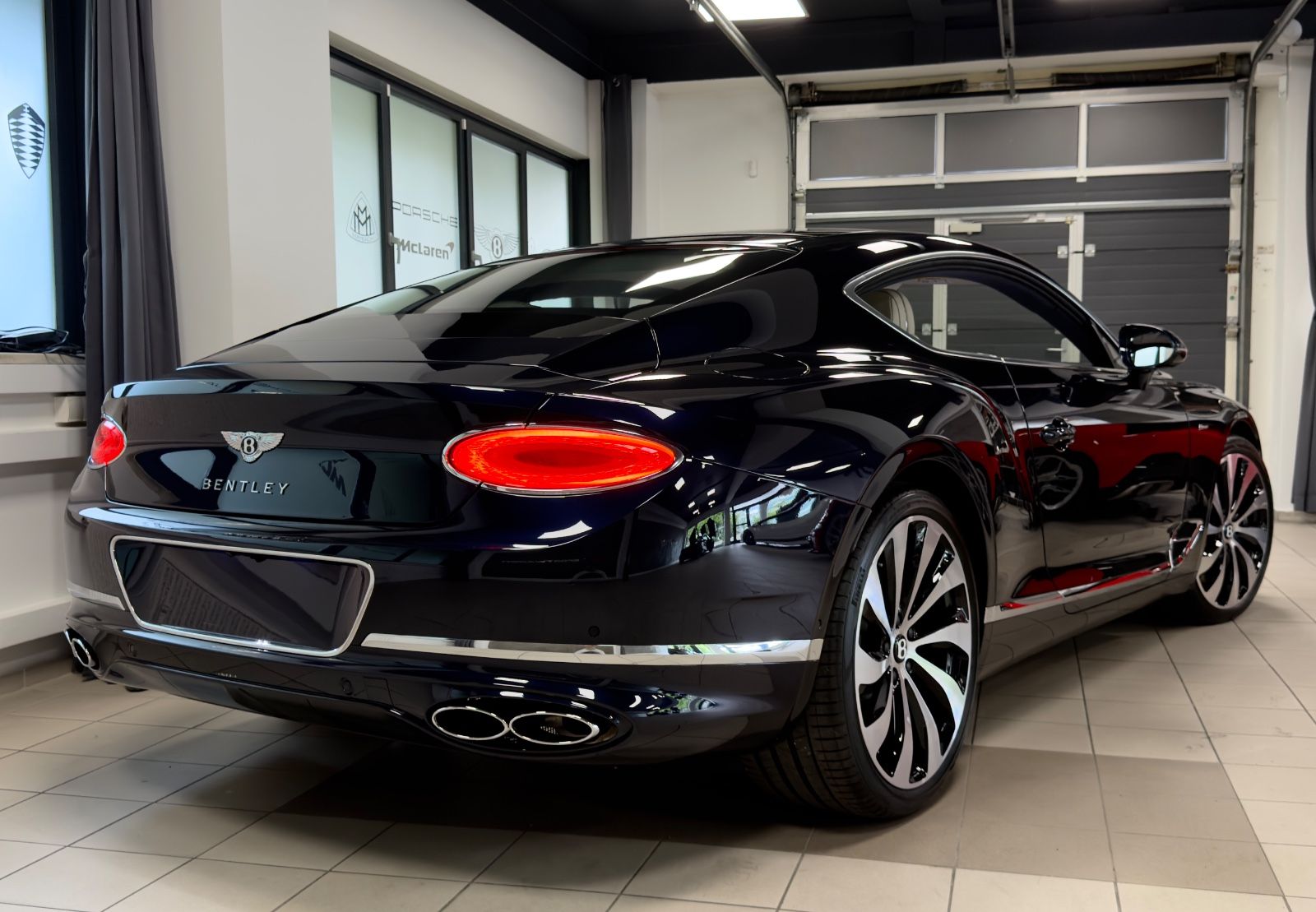 Fahrzeugabbildung Bentley CONTINENTAL GT AZURE V8 MULLINER NAIM PANO NEW!