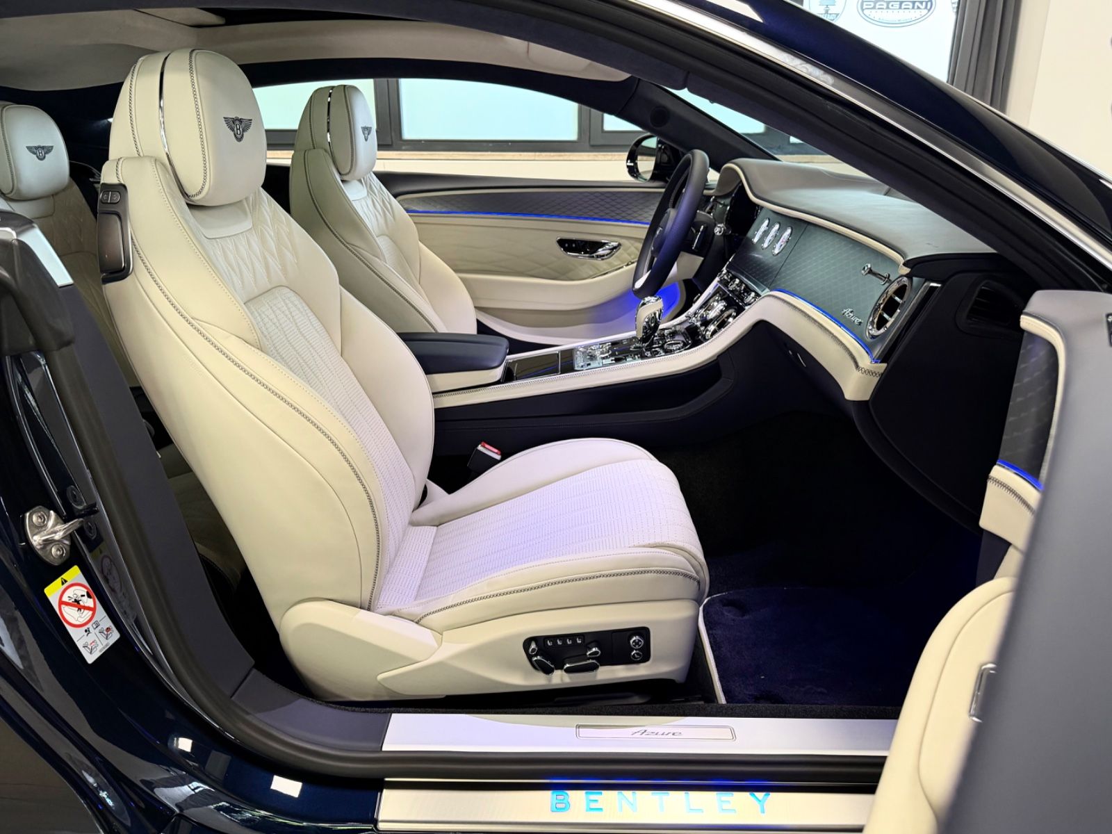 Fahrzeugabbildung Bentley CONTINENTAL GT AZURE V8 MULLINER NAIM PANO NEW!
