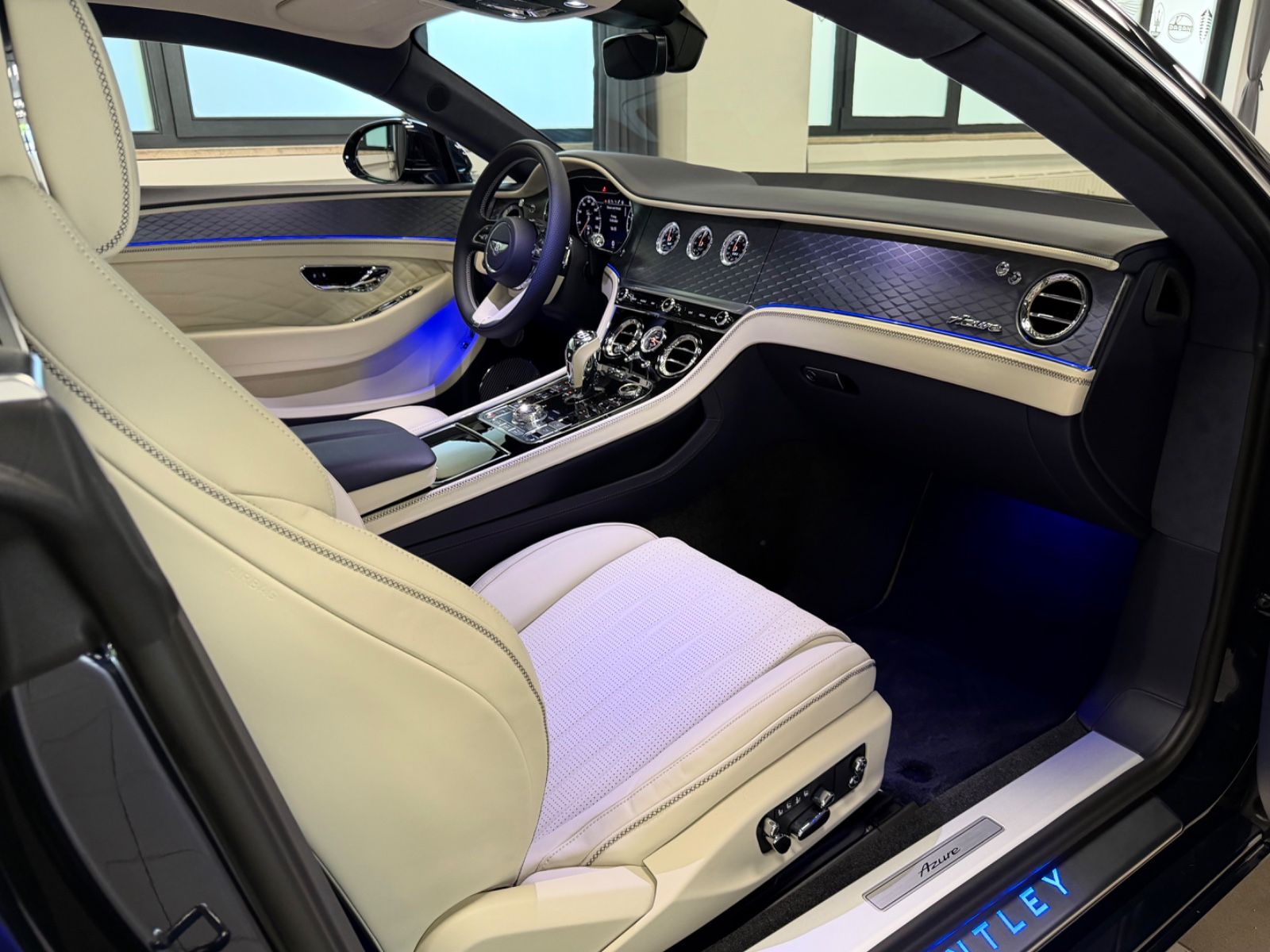 Fahrzeugabbildung Bentley CONTINENTAL GT AZURE V8 MULLINER NAIM PANO NEW!