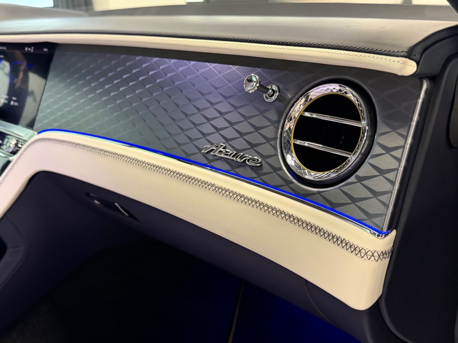 Fahrzeugabbildung Bentley CONTINENTAL GT AZURE V8 MULLINER NAIM PANO NEW!