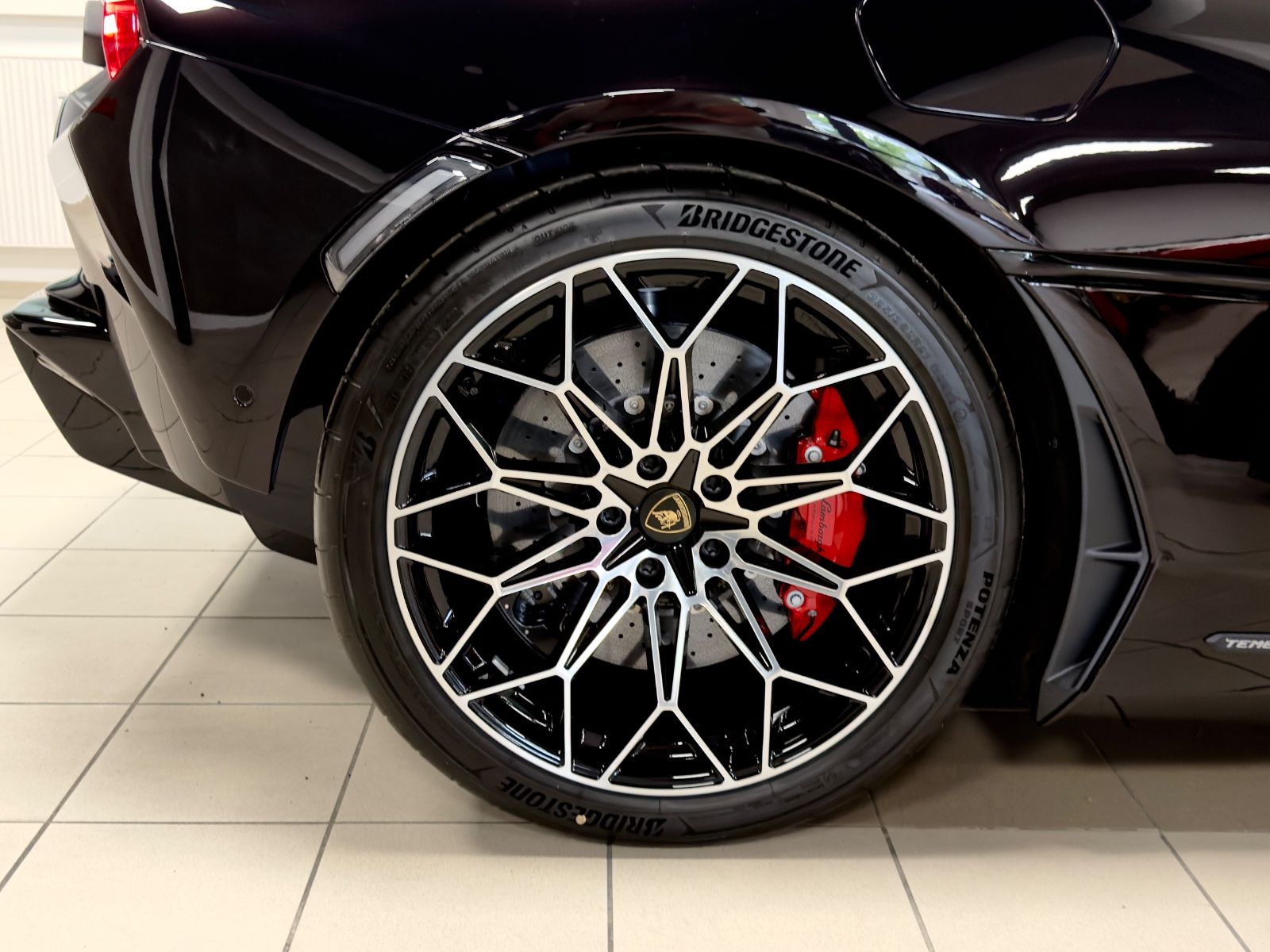 Fahrzeugabbildung Lamborghini TEMERARIO NERO SONUS P-DISPLAY LIFT PR26 READY!