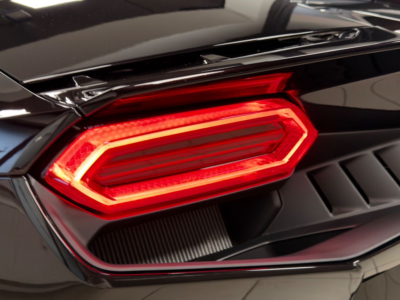 Fahrzeugabbildung Lamborghini TEMERARIO NERO SONUS P-DISPLAY LIFT PR26 READY!