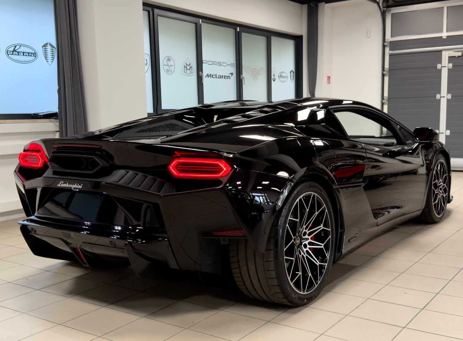 Fahrzeugabbildung Lamborghini TEMERARIO NERO SONUS P-DISPLAY LIFT PR26 READY!