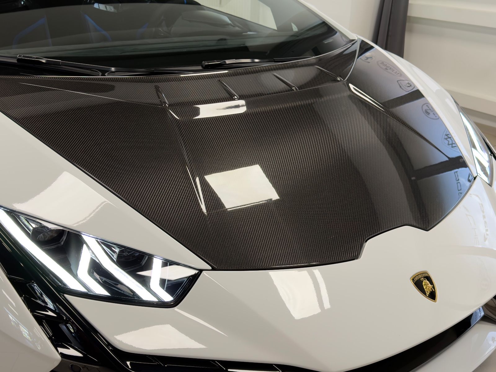Fahrzeugabbildung Lamborghini HURACAN TECNICA CARBON EXT&INT SENSONUM FULLOPT!
