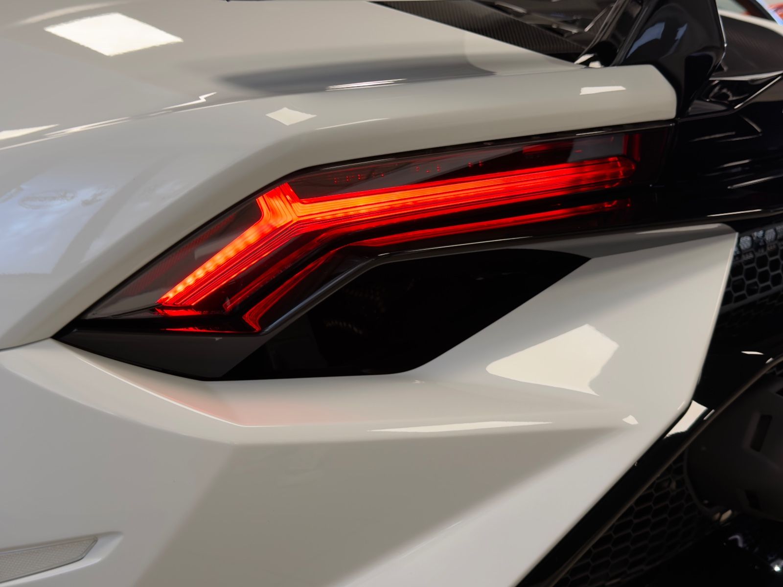 Fahrzeugabbildung Lamborghini HURACAN TECNICA CARBON EXT&INT SENSONUM FULLOPT!