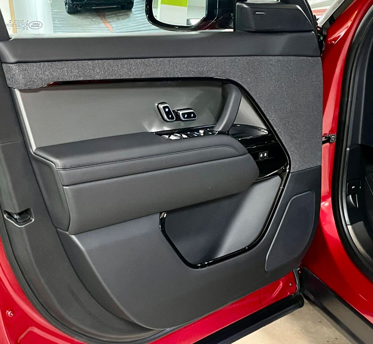Fahrzeugabbildung Land Rover RR SPORT D300 DYNAMIC SE BLACKPACK PANO PROD22!