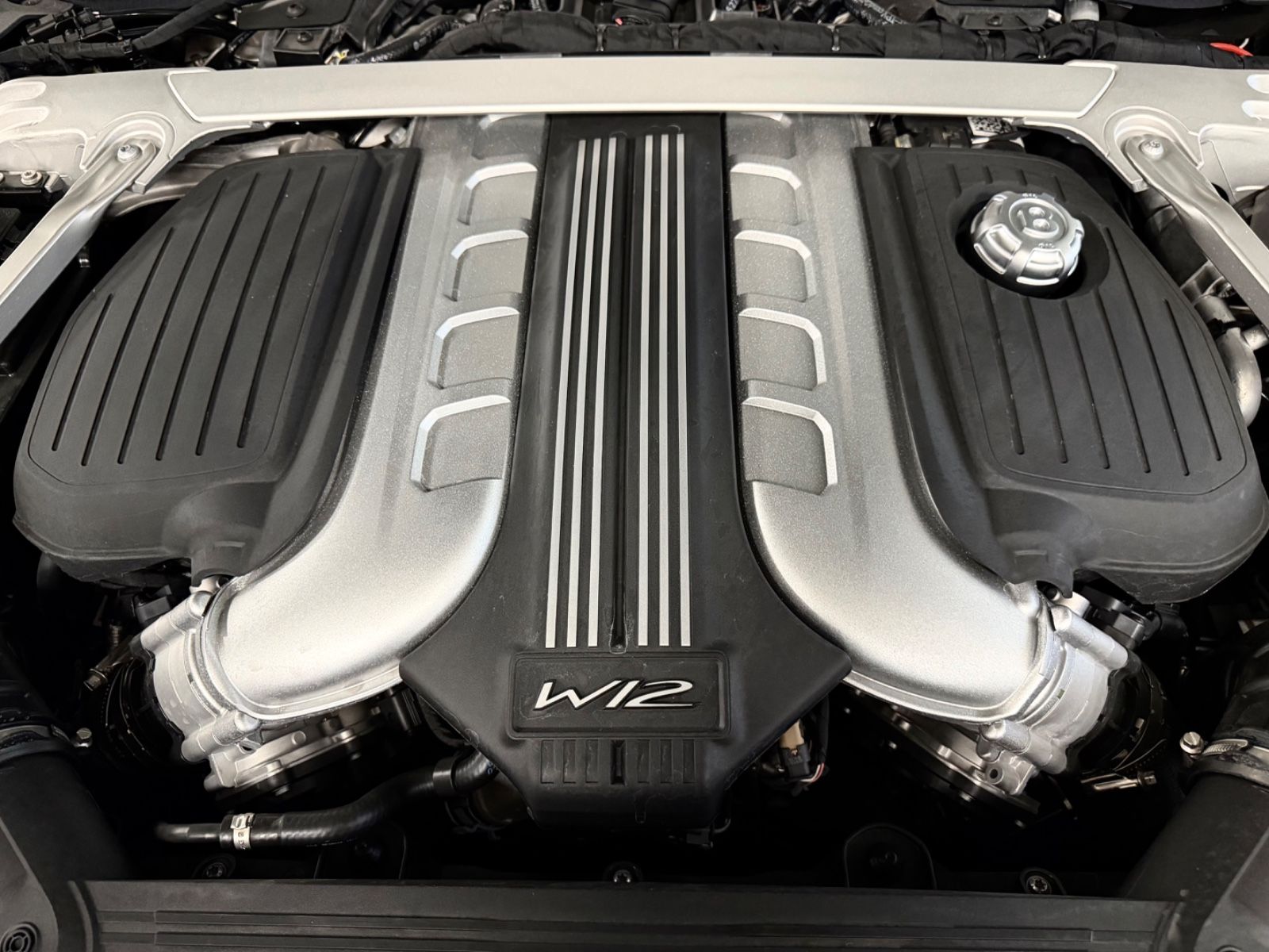 Fahrzeugabbildung Bentley CONTINENTAL  GT LE MANS EDITION 1 of 48 FULLOPT!