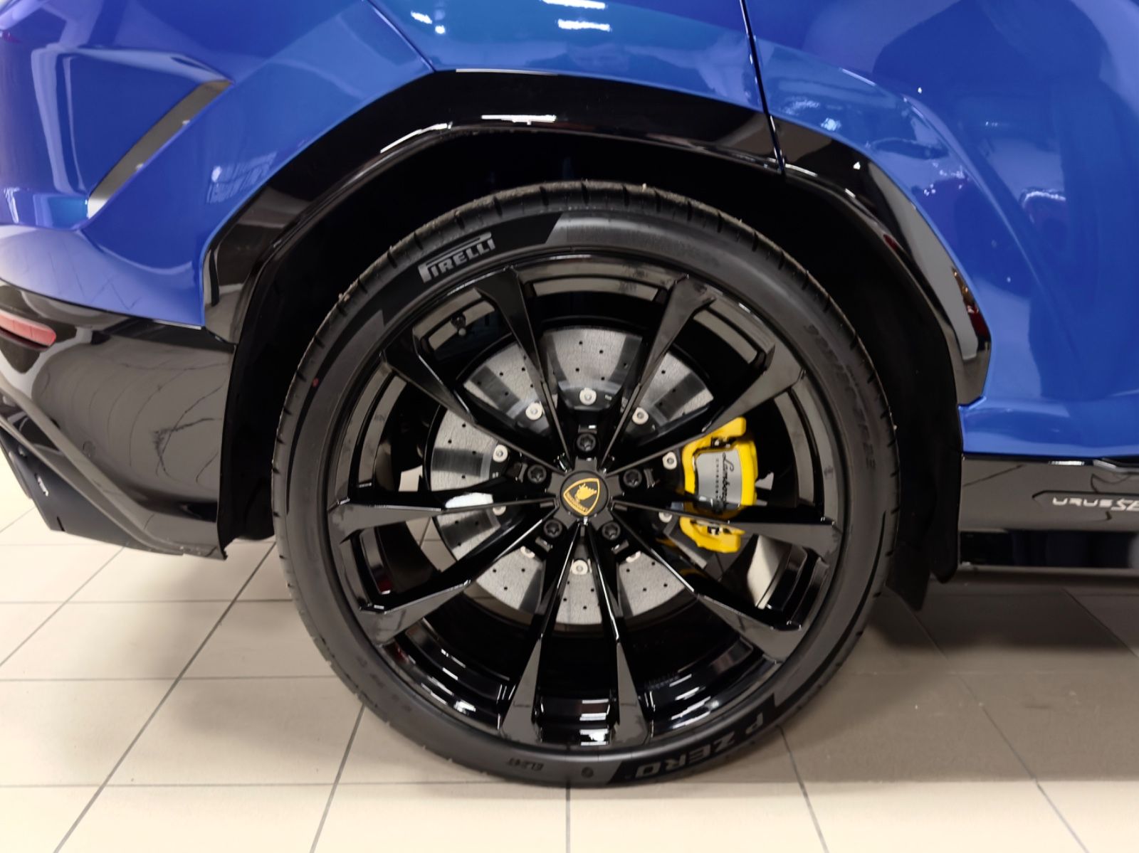 Fahrzeugabbildung Lamborghini URUS SE CARBON B&O MASSAGE PANO HEADUP FULLOPT!!