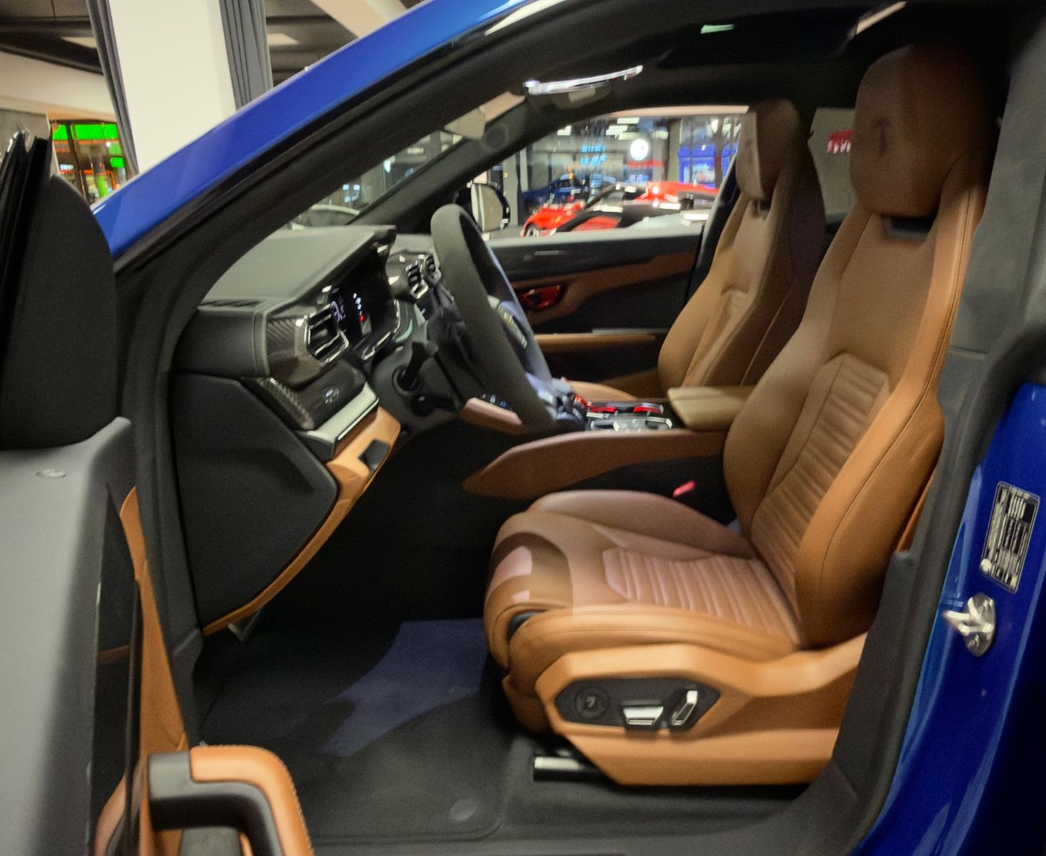 Fahrzeugabbildung Lamborghini URUS SE CARBON B&O MASSAGE PANO HEADUP FULLOPT!!