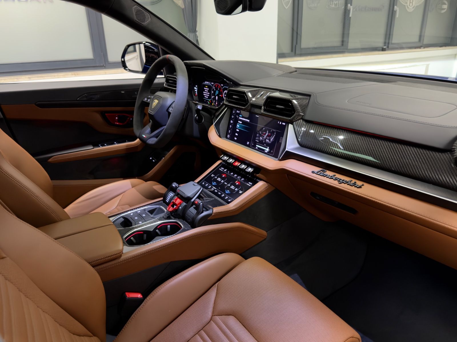 Fahrzeugabbildung Lamborghini URUS SE CARBON B&O MASSAGE PANO HEADUP FULLOPT!!