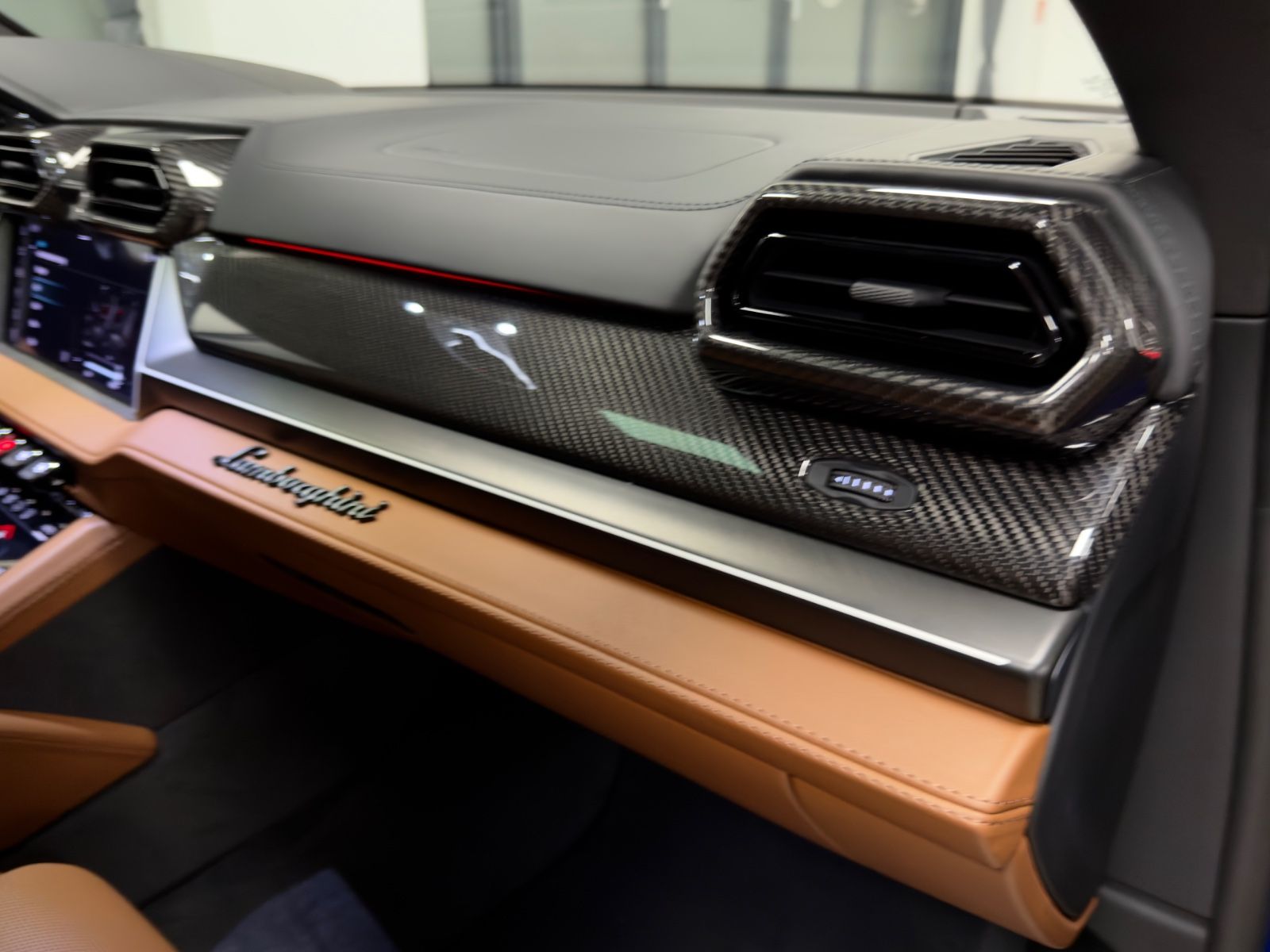 Fahrzeugabbildung Lamborghini URUS SE CARBON B&O MASSAGE PANO HEADUP FULLOPT!!