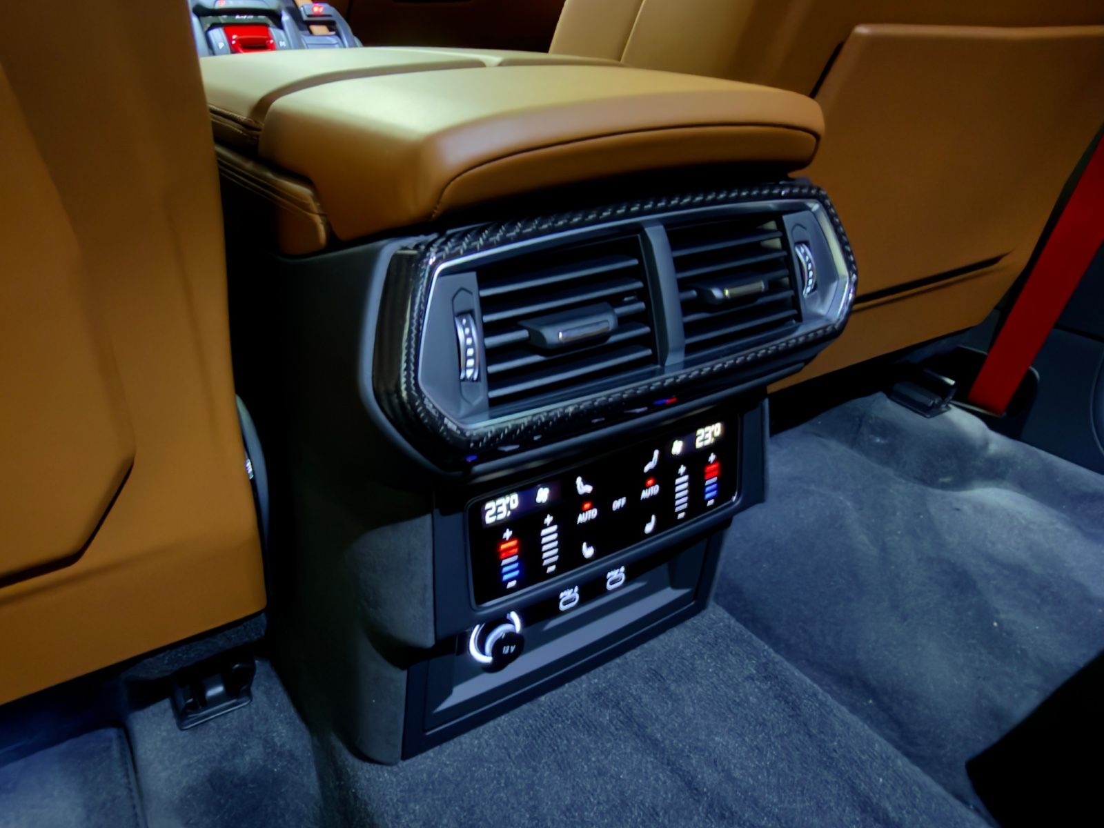 Fahrzeugabbildung Lamborghini URUS SE CARBON B&O MASSAGE PANO HEADUP FULLOPT!!
