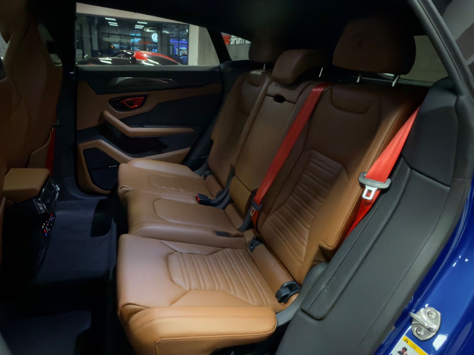 Fahrzeugabbildung Lamborghini URUS SE CARBON B&O MASSAGE PANO HEADUP FULLOPT!!