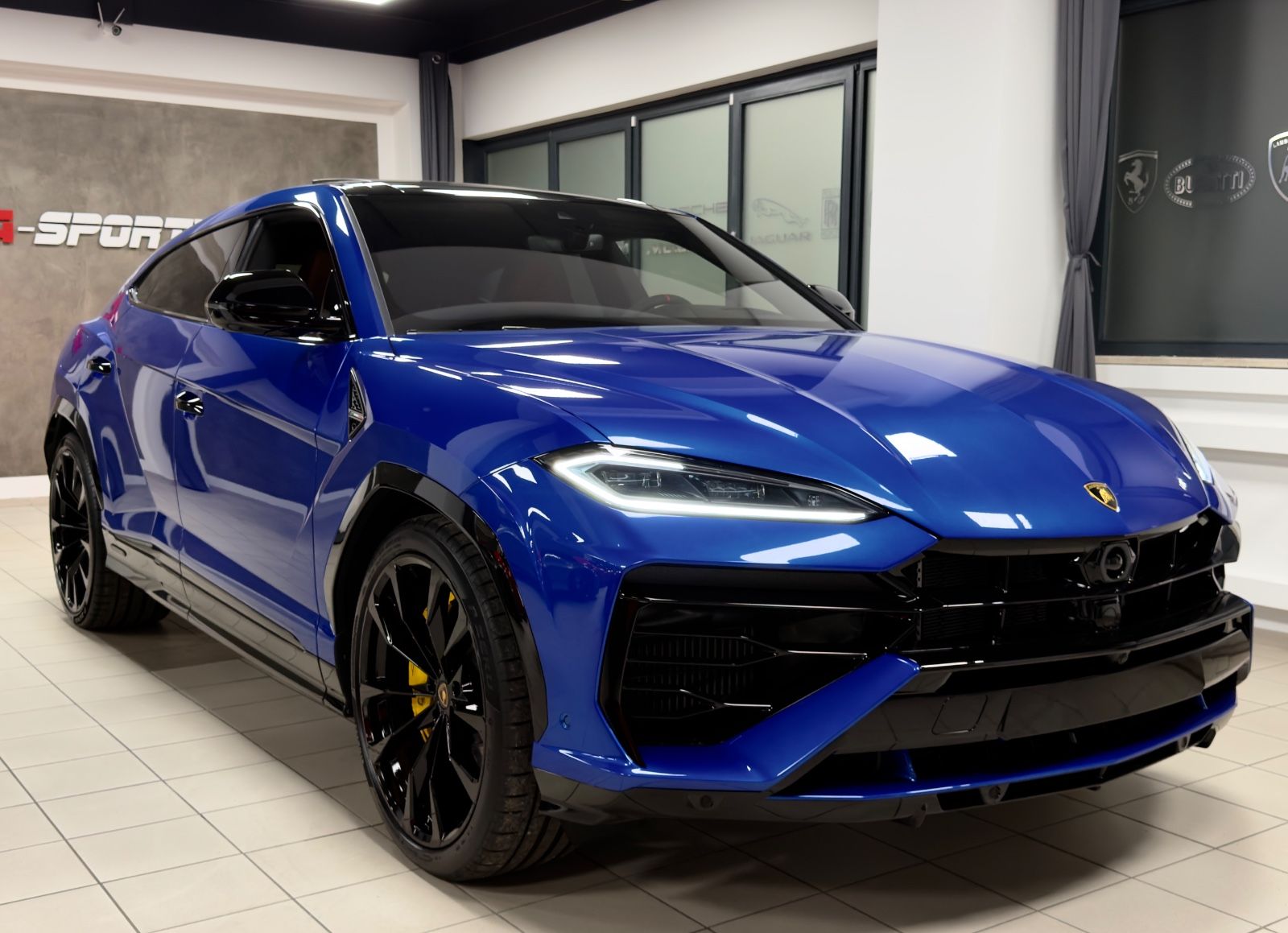 Fahrzeugabbildung Lamborghini URUS SE CARBON B&O MASSAGE PANO HEADUP FULLOPT!!