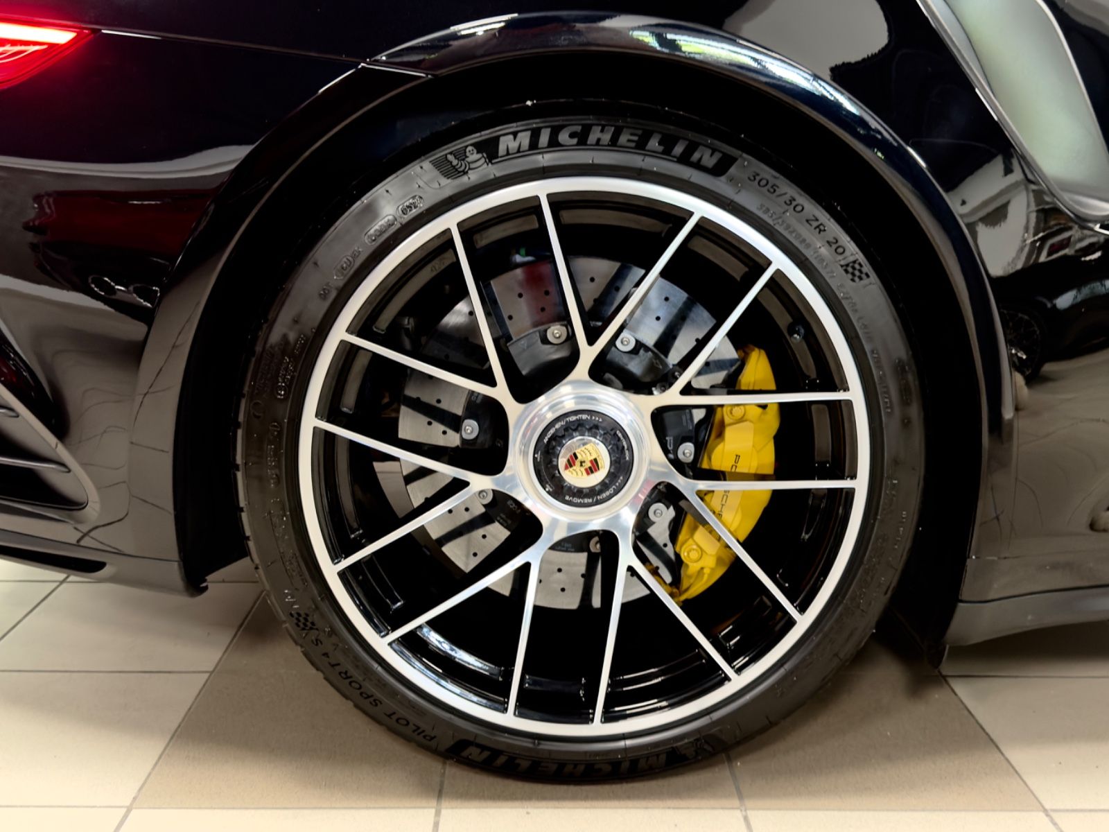 Fahrzeugabbildung Porsche 991 TURBO S FACELIFT CERAMIC CARBON BURMEST FULL