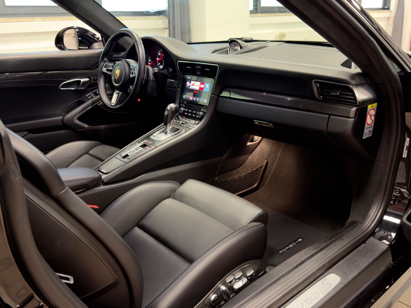Fahrzeugabbildung Porsche 991 TURBO S FACELIFT CERAMIC CARBON BURMEST FULL