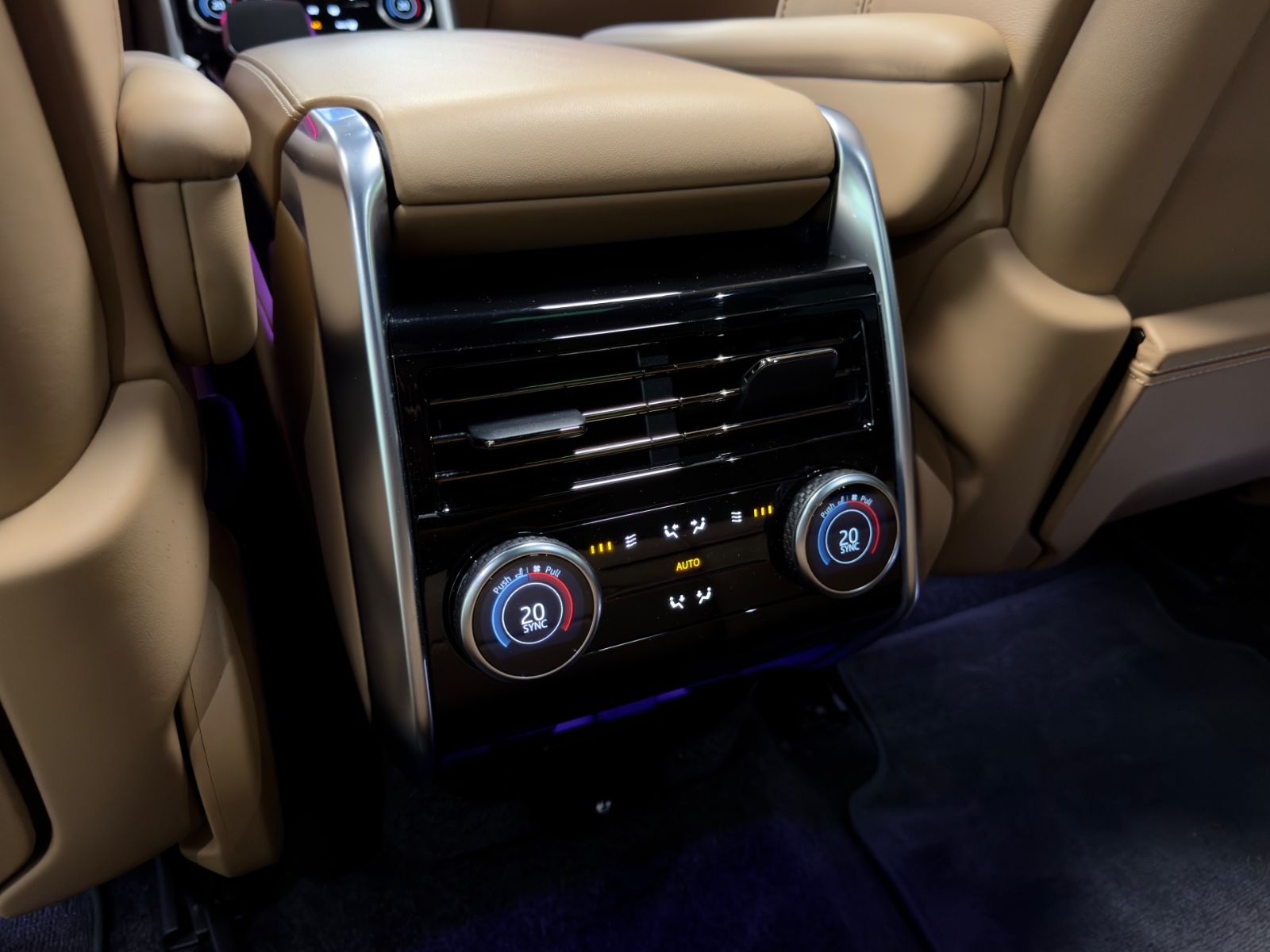 Fahrzeugabbildung Land Rover RANGE ROVER VOGUE D350 HSE FOND TV MASSAGE FULL!