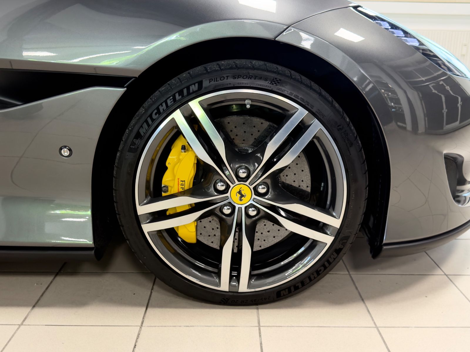Fahrzeugabbildung Ferrari PORTOFINO V8 CARBON JBL ADAS P-DISPAY