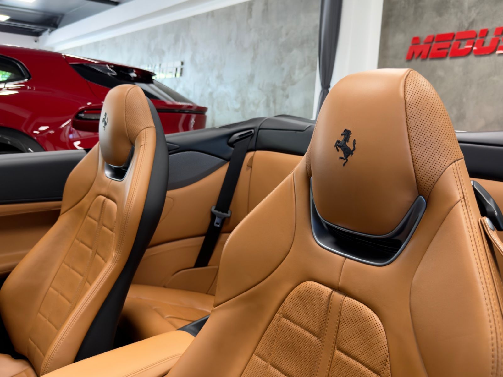 Fahrzeugabbildung Ferrari PORTOFINO V8 CARBON JBL ADAS P-DISPAY