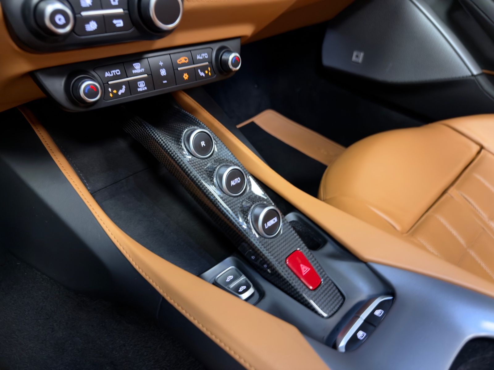 Fahrzeugabbildung Ferrari PORTOFINO V8 CARBON JBL ADAS P-DISPAY