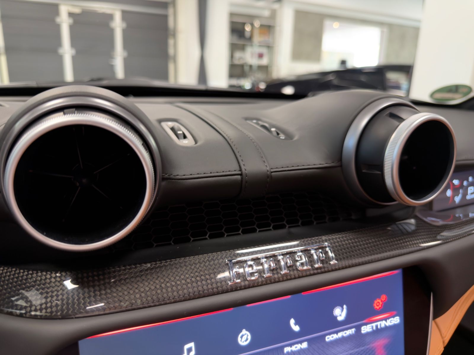 Fahrzeugabbildung Ferrari PORTOFINO V8 CARBON JBL ADAS P-DISPAY