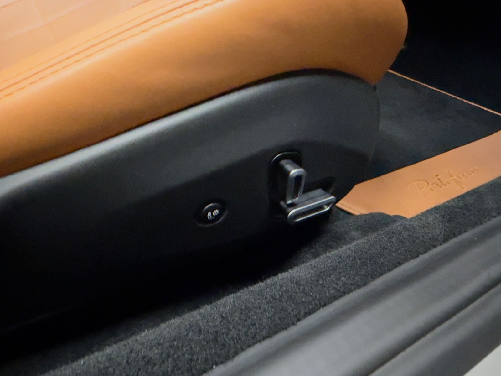 Fahrzeugabbildung Ferrari PORTOFINO V8 CARBON JBL ADAS P-DISPAY