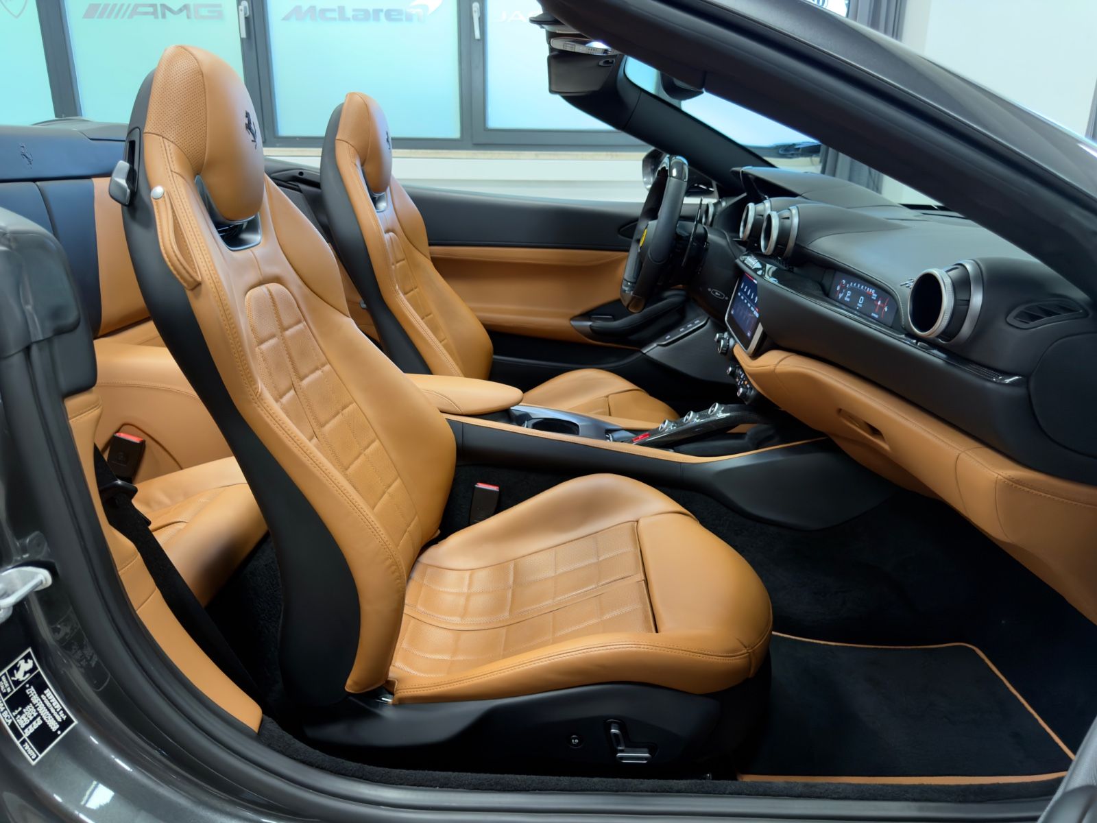 Fahrzeugabbildung Ferrari PORTOFINO V8 CARBON JBL ADAS P-DISPAY