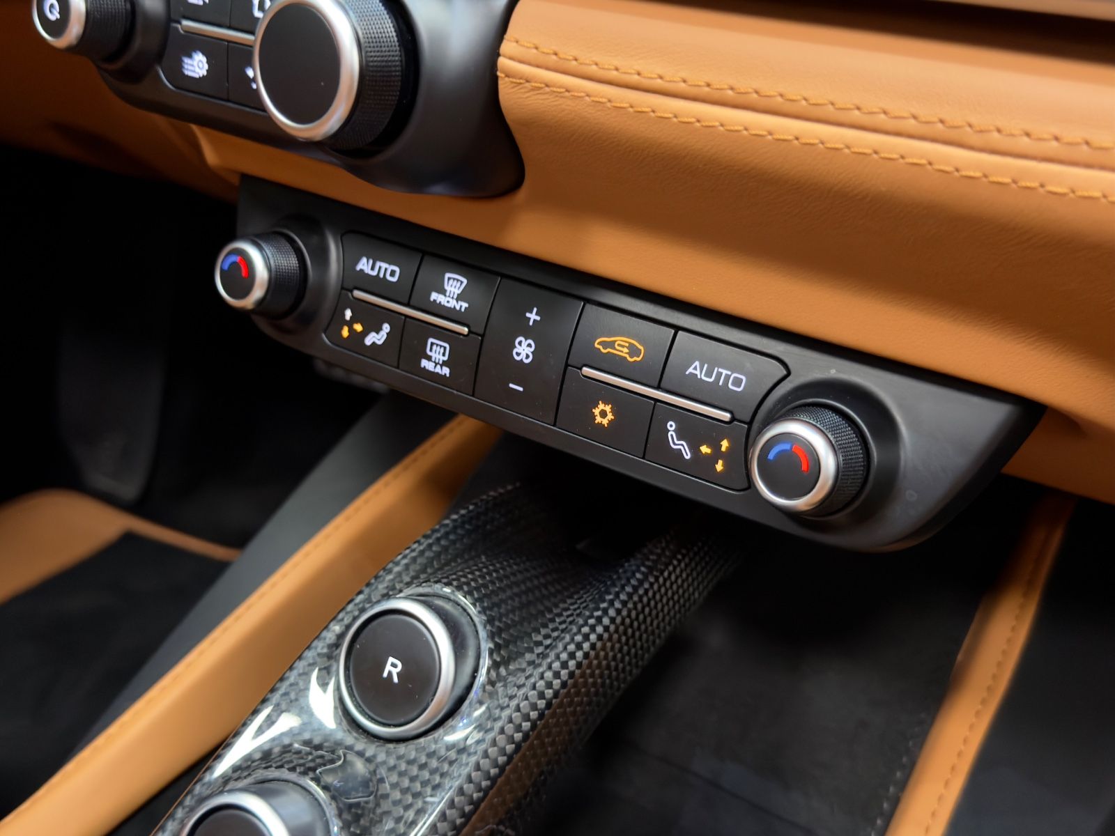 Fahrzeugabbildung Ferrari PORTOFINO V8 CARBON JBL ADAS P-DISPAY