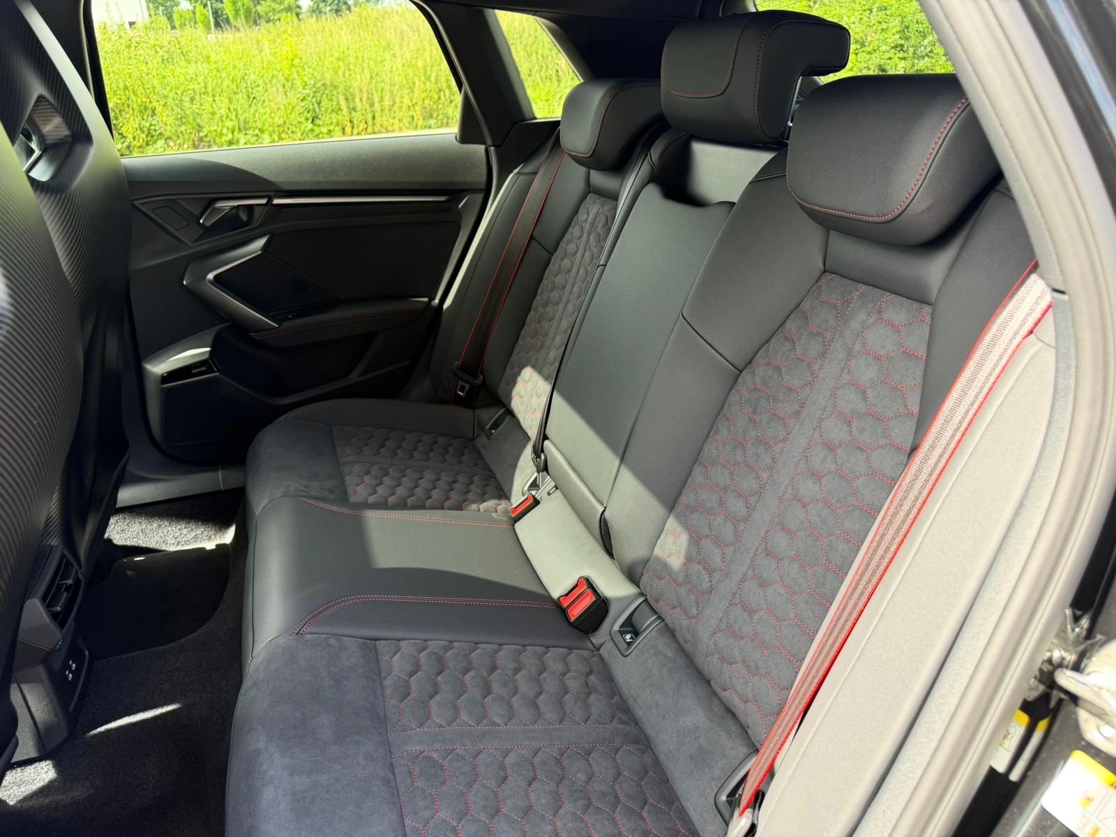 Fahrzeugabbildung Audi RS3 SPORTBACK CERAMIC CARBON EXT&INT PANO FULL!