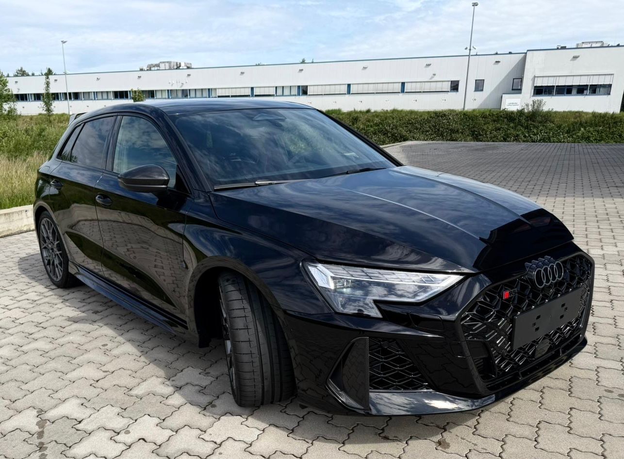 Fahrzeugabbildung Audi RS3 SPORTBACK CERAMIC CARBON EXT&INT PANO FULL!